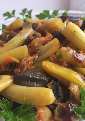 Фото Теплый салат из стручковой фасоли.