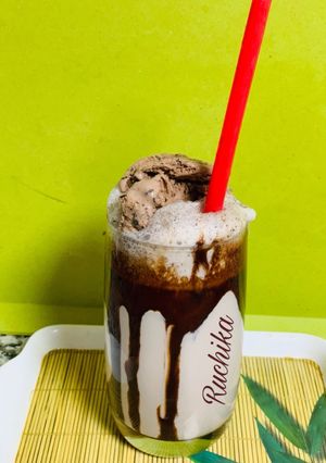 A picture of Kitkat and ice cream milkshake.