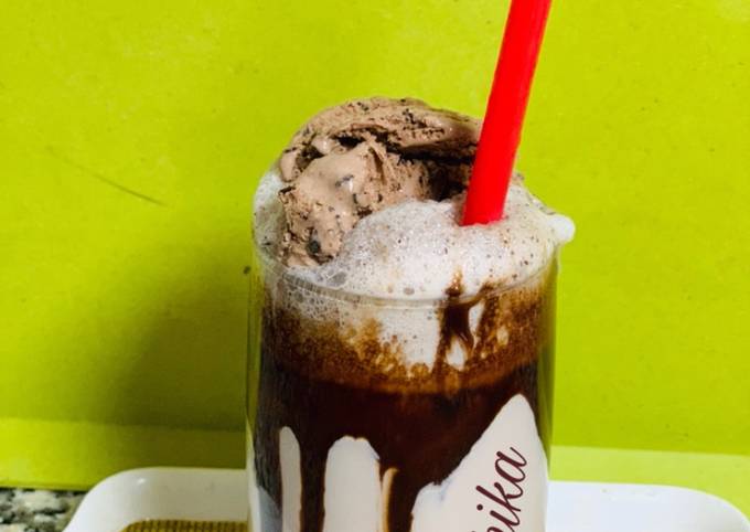Kitkat and ice cream milkshake