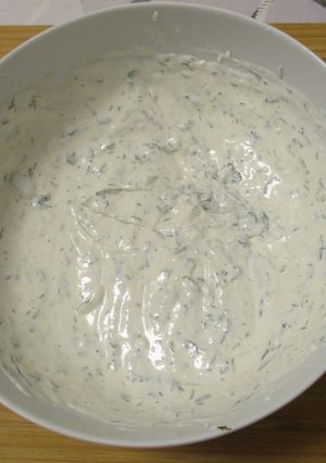 Házi Ranch szósz 🥛🌿 fokhagymás ízekkel 🧄 recept fotója
