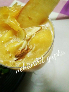 A picture of Apple and orange smoothie.