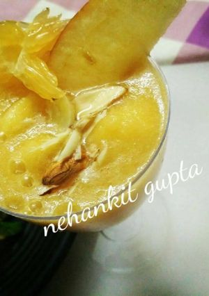 A picture of Apple and orange smoothie.