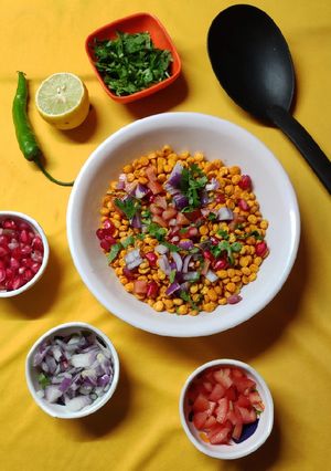 ચણા દાળ ભેળ (Chana Dal Bhel Recipe In Gujarati) રેસીપી મુખ્ય ફોટો