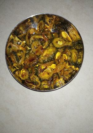 કારેલા ડુંગળી ની ભુરજી (Karela Dungli Bhurji Recipe In Gujarati) રેસીપી મુખ્ય ફોટો