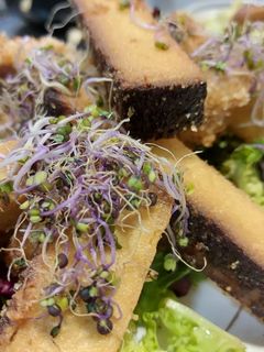 Una foto de Bastones de tofu ahumado frito