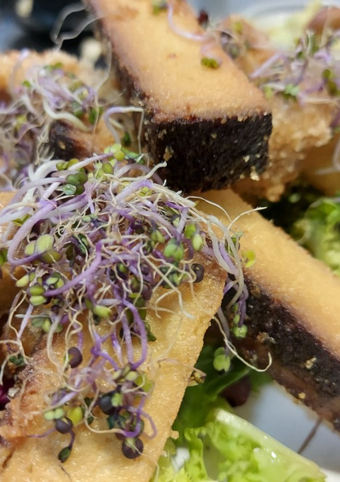 Una foto de Bastones de tofu ahumado frito