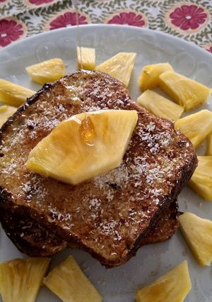 Una foto de Pan francés con piña y coco