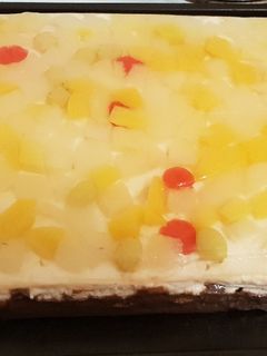 Túrós gyümölcsös sütemény recept fotója