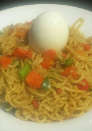 A picture of Noodle with veggies.