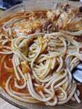 Fideos Largos con tuco y pollo