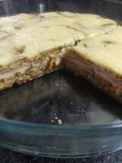 Una foto de Tortilla de zuchinis rellena de jamón y queso al horno