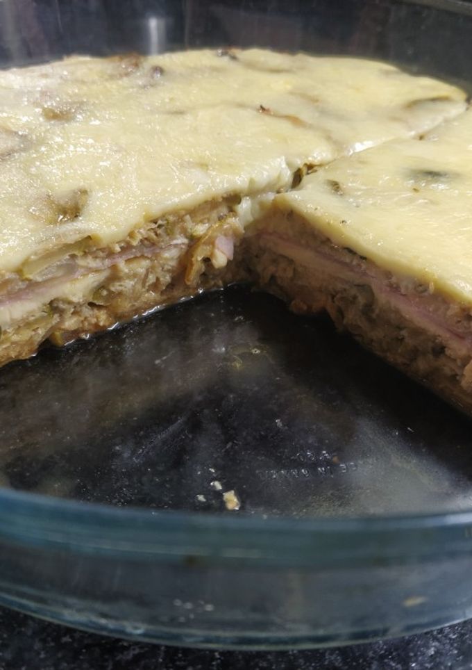 Una foto de Tortilla de zuchinis rellena de jamón y queso al horno