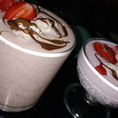 A picture of Strawberry chocolate milkshake.