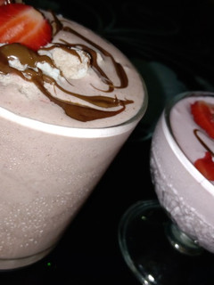 A picture of Strawberry chocolate milkshake.