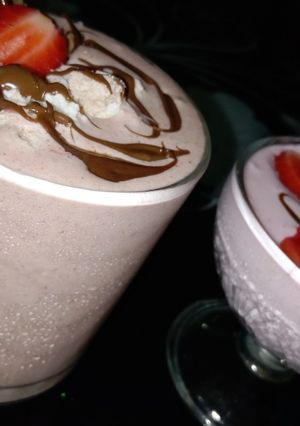 A picture of Strawberry chocolate milkshake.