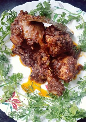 देसी चिकन भुना मसाला (Desi chicken bhuna masala recipe in Hindi) रेसिपी मुख्य फोटो