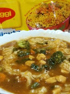 மேகி பன்னீர் சௌமேன்🤤🤤😋😋🍜🍜 செய்முறை முக்கிய புகைப்படம்