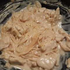 All in a pan Chicken Alfredo Pasta রেসিপির প্রধান ছবি
