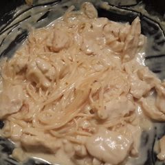 A picture of All in a pan Chicken Alfredo Pasta.