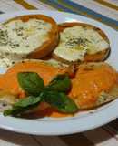 Pechugas de pollo con crema de morrón y calabacín con queso