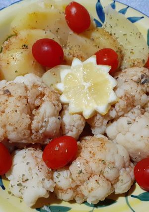 Foto principal de Coliflor con patatas hervidas y vinagreta