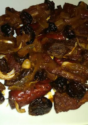 Una foto de Costilla, chorizo con ciruela y miel...🍴