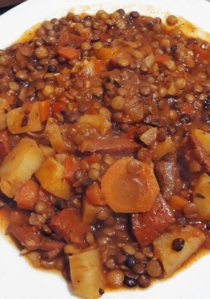Una foto de Guiso de lentejas (con cerdo y chorizo)
