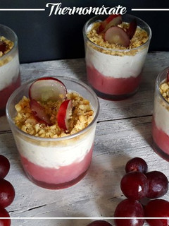 Una foto de Bavaroise de roquefort, uvas y nueces con Thermomix (en vasitos)