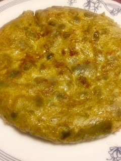Una foto de Tortilla de alcachofas y habas de Marruecos 🇲🇦