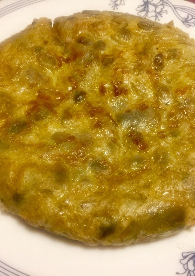Una foto de Tortilla de alcachofas y habas de Marruecos 🇲🇦