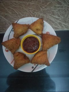 आटा ब्रेड मिनी समोसा (Aata bread mini samosa recipe in hindi) रेसिपी मुख्य फोटो