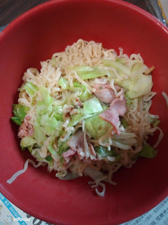 培根高麗菜炒泡麵 的食譜成品照片