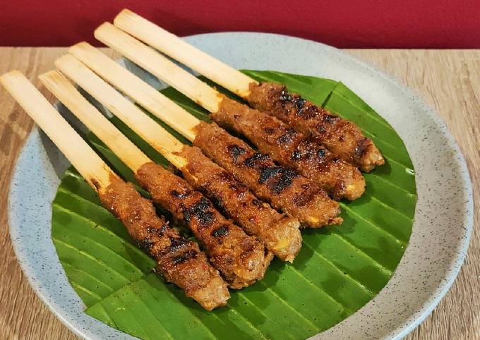 Sate Lilit Bali: Resep Rahasia Kelezatan dan Keempukan Daging yang Meleleh di Mulut