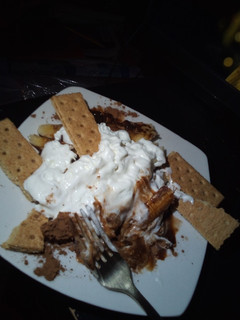 A picture of Banana split without ice cream.