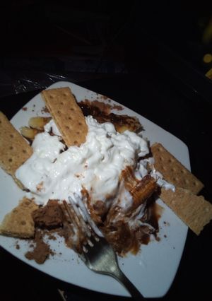 A picture of Banana split without ice cream.