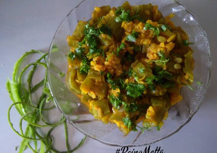 Recipe of Homemade Ridge gourd- moong dal subzi