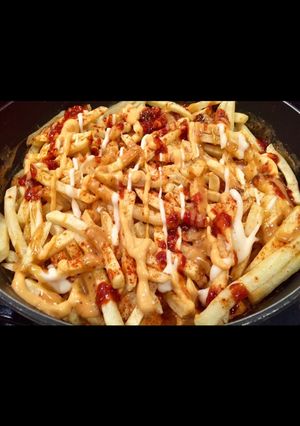 A picture of Saucy Steak Curry with Chips.