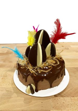 Una foto de Mona de Pascua: Bizcocho| Molde desmontable 23 cm - Lékué