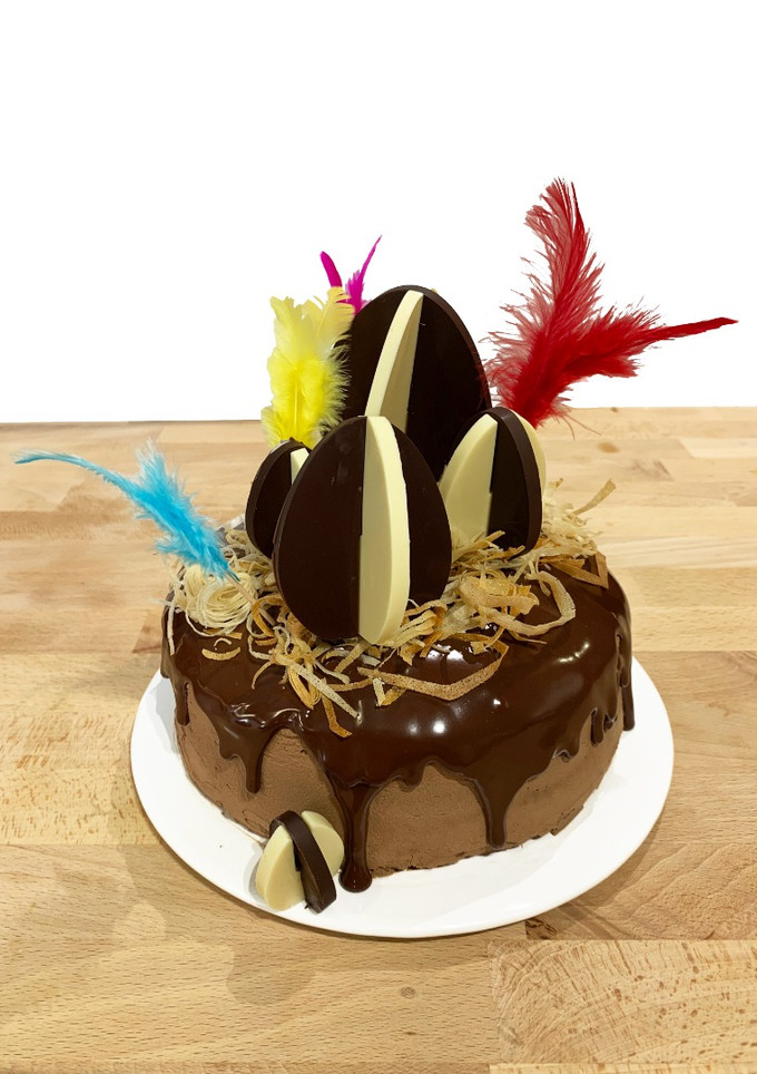 Una foto de Mona de Pascua: Bizcocho| Molde desmontable 23 cm - Lékué