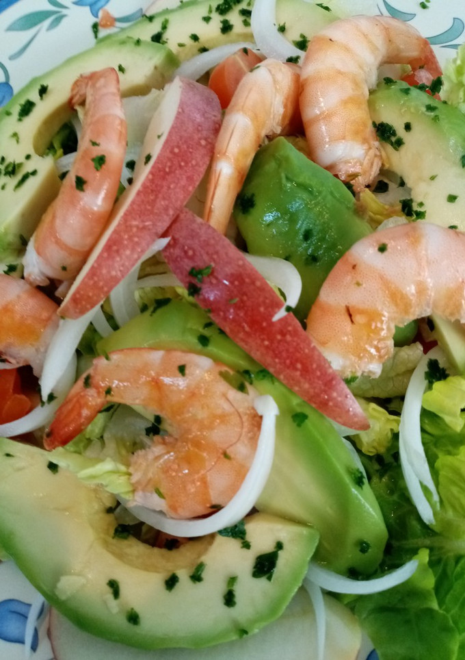 Una foto de Ensalada con langostinos al curry