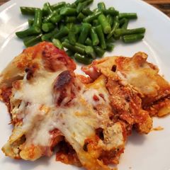 A picture of Chicken Parmesan Stuffed Shells.