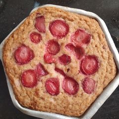 A picture of Fresh strawberries topped cake eggless.