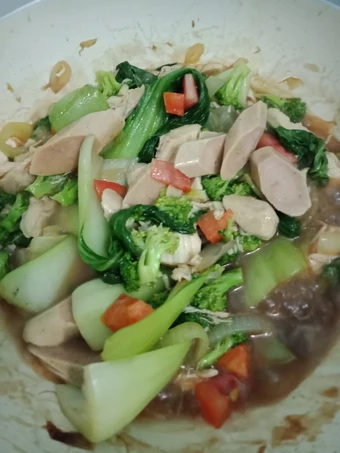 Easy Steps to Prepare Recipes Tumis Pakcoy Ayam Saus Tiram the So Delicious So Delicious.