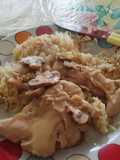 Filetito de pollo a la mantequilla c/champiñones y arroz árabe