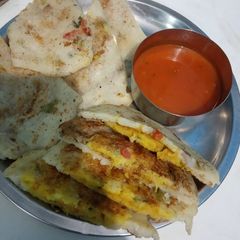 A picture of Stuffed uttapam.