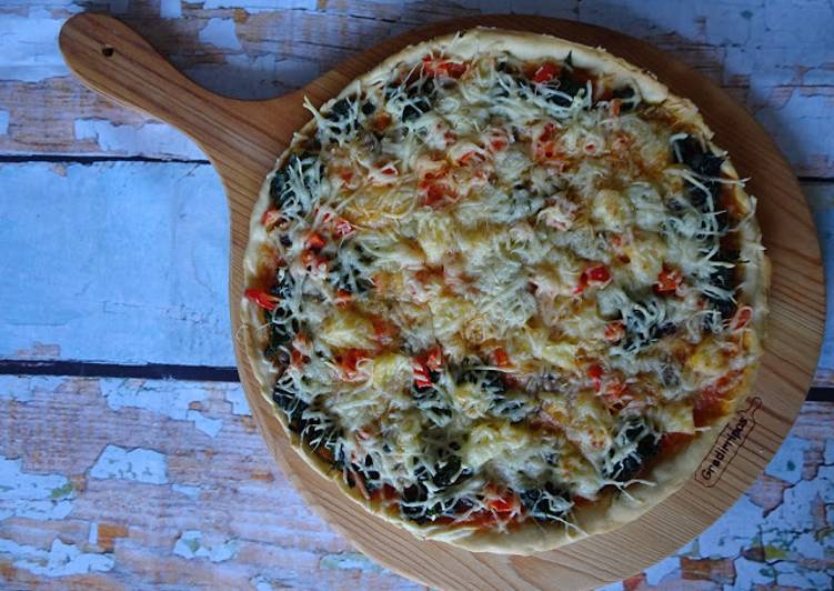 Pizza de cogumelos, bacon e ananás