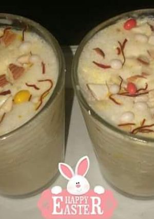 A picture of Almond's and vanilla Milk shake.