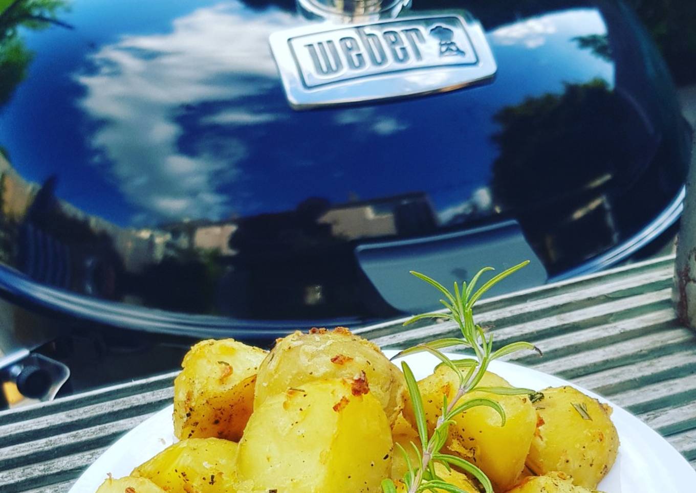 Recipe of Perfect Lemon and Herb BBQ Roast Potatoes🍋