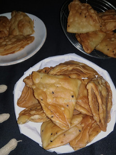 নিমকি (nimki recipe in Bengali) রেসিপির প্রধান ছবি