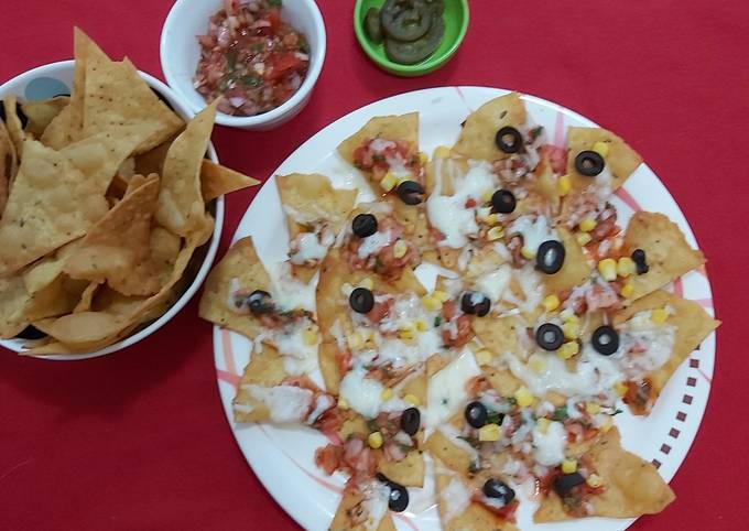 Nachos with salsa